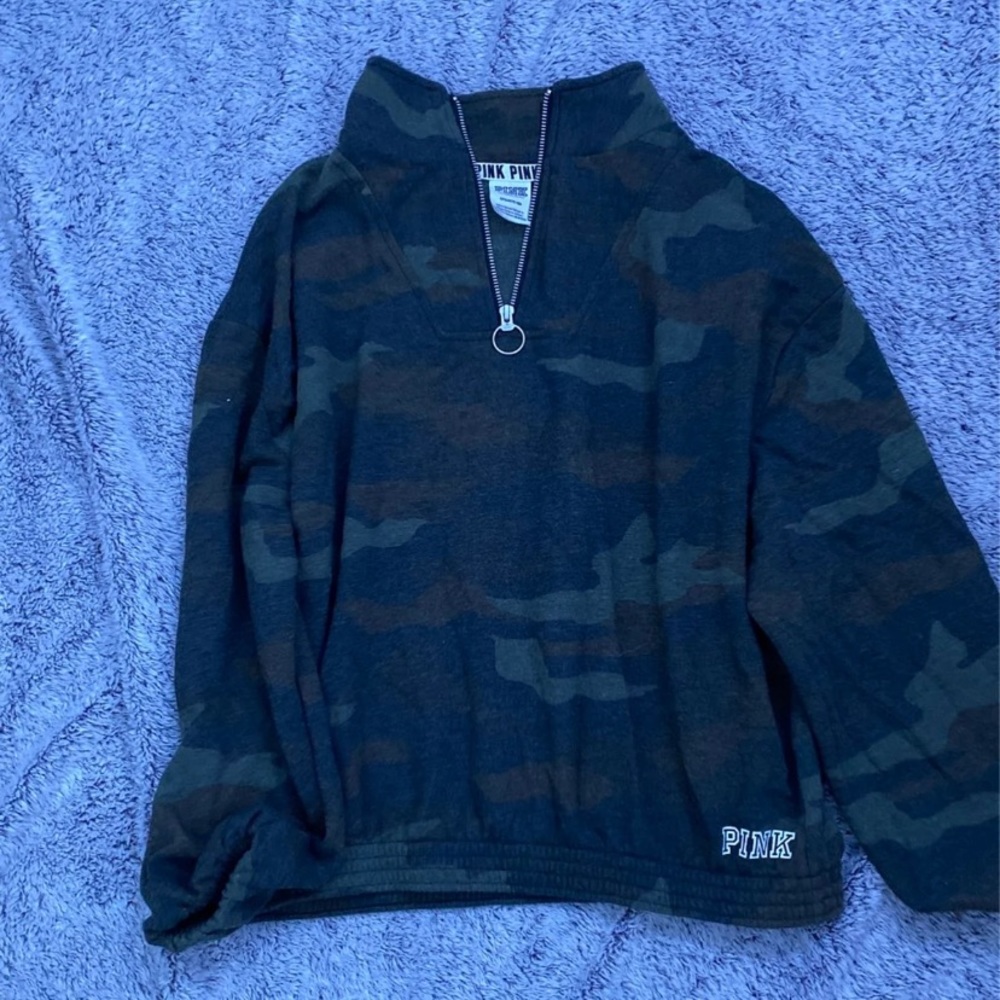 VS Pink camo crew